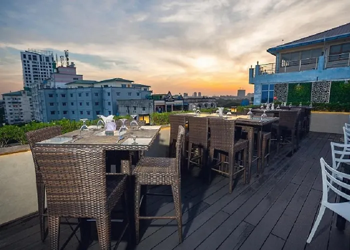Elegant Hotel Pyi Thar Yar